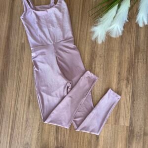 Macacão Penélope rosinha